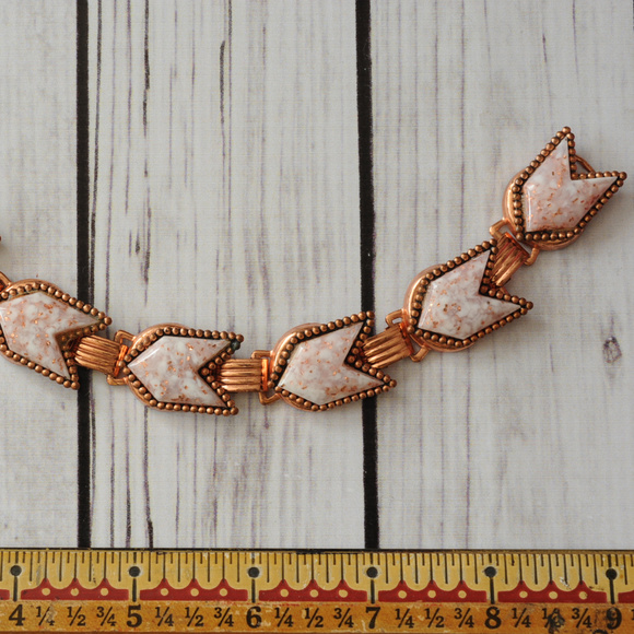 SOLD vintage copper arrow confetti cab bracelet - Picture 4 of 8